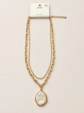 Avec Pearl Pendant Layered Necklace in Gold & White NWT